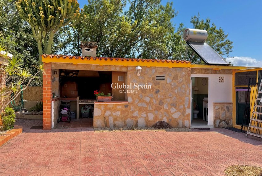 Resale - VILLA -
ALFAZ DEL PI