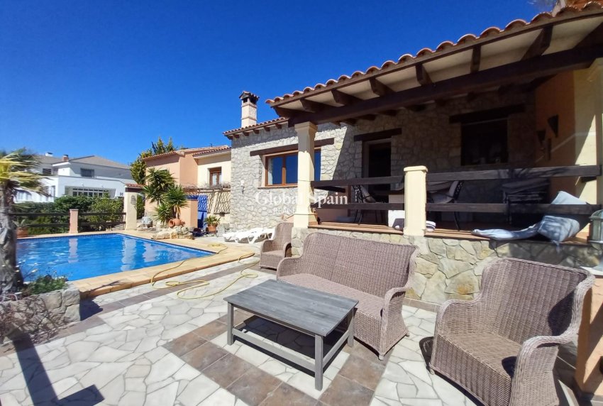 Resale - VILLA -
ALFAZ DEL PI