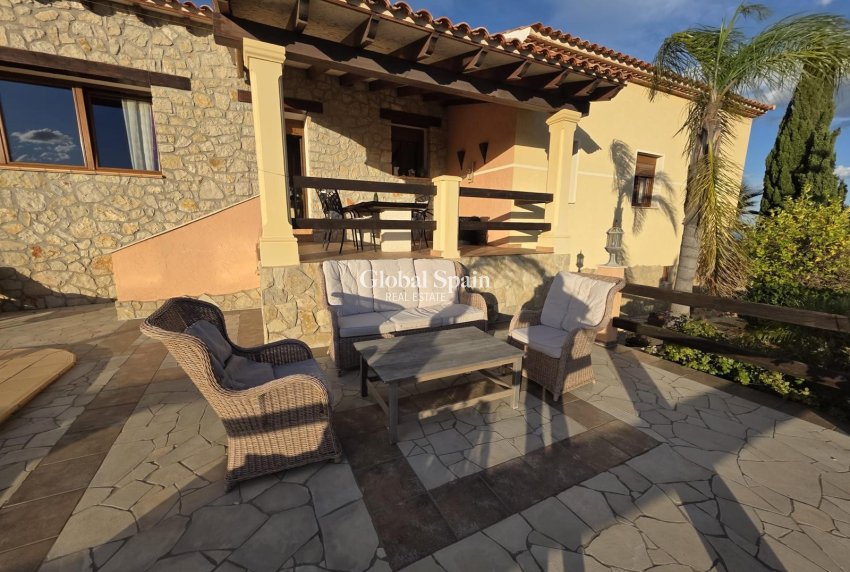 Resale - VILLA -
ALFAZ DEL PI
