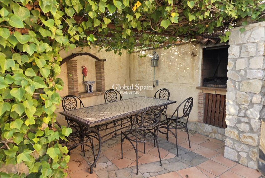 Resale - VILLA -
ALFAZ DEL PI