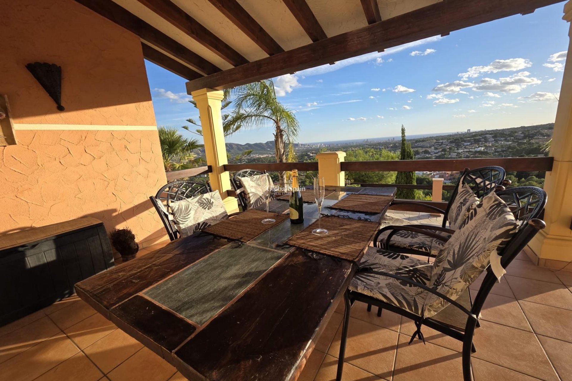 Resale - VILLA -
ALFAZ DEL PI