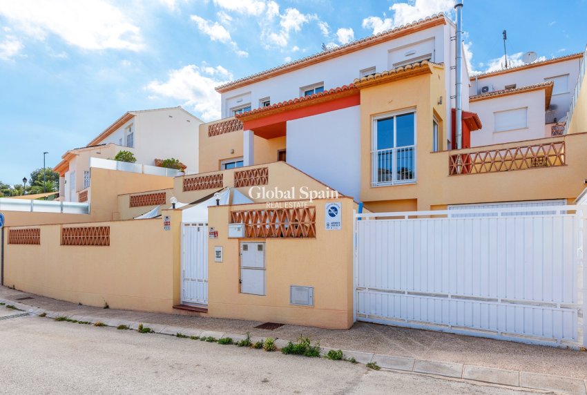 Resale - VILLA -
ALFAZ DEL PI