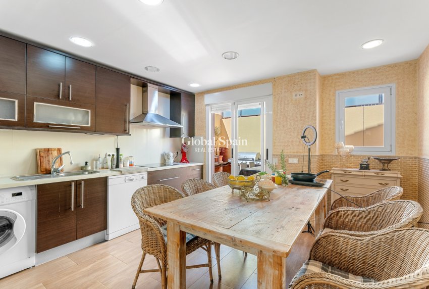 Resale - VILLA -
ALFAZ DEL PI