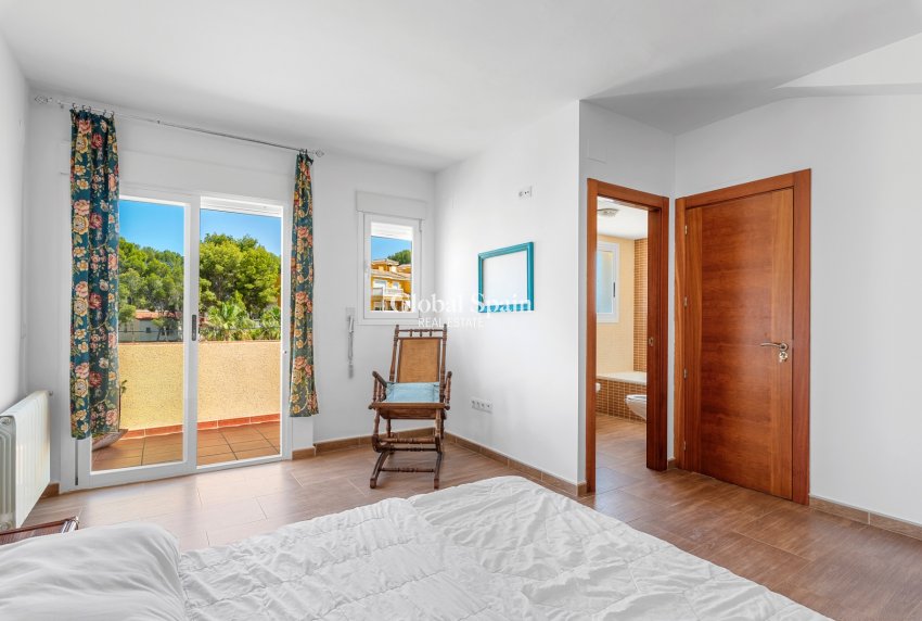 Resale - VILLA -
ALFAZ DEL PI