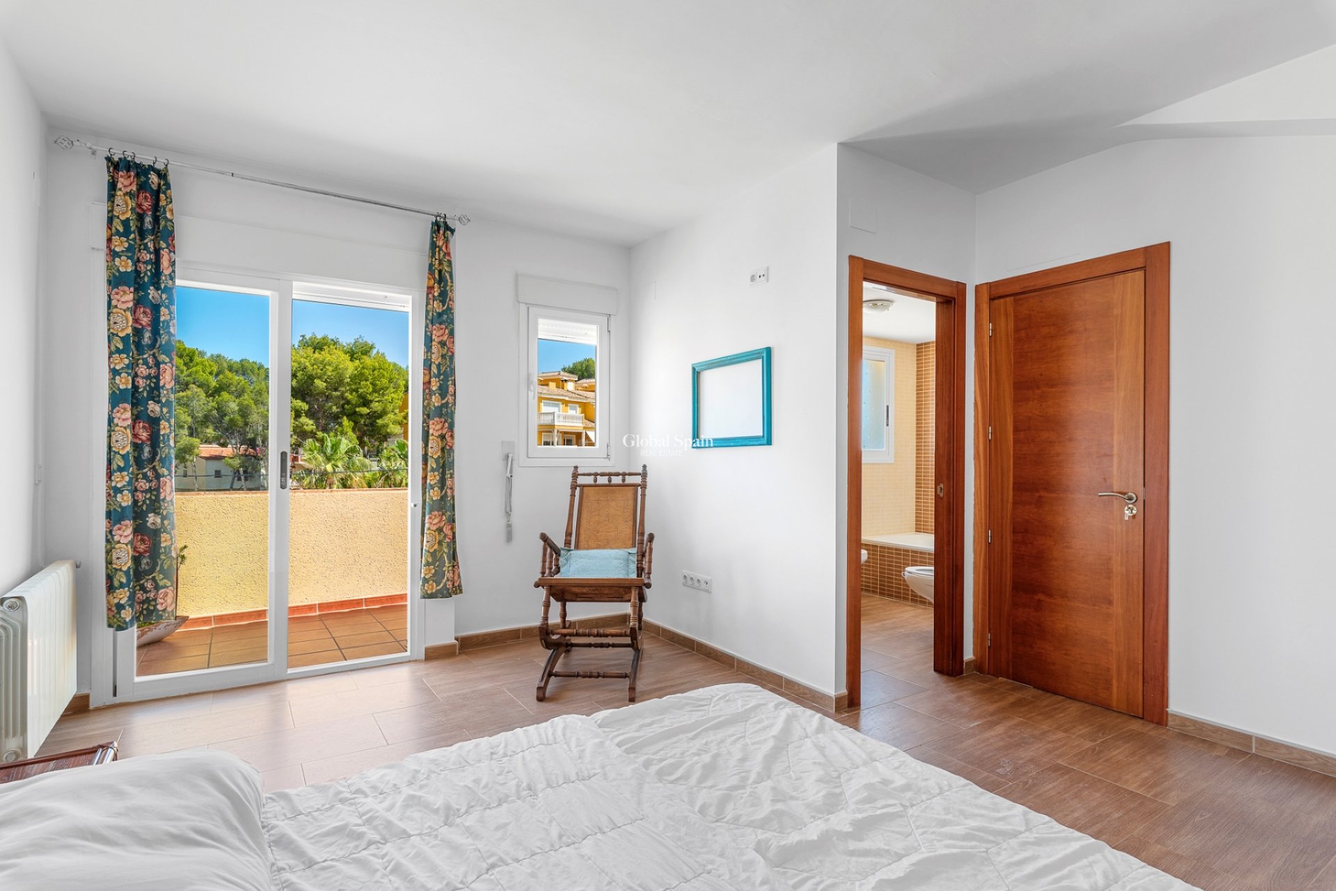 Resale - VILLA -
ALFAZ DEL PI