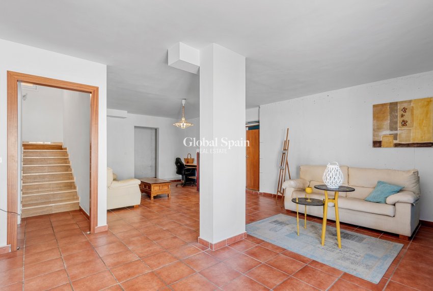 Resale - VILLA -
ALFAZ DEL PI