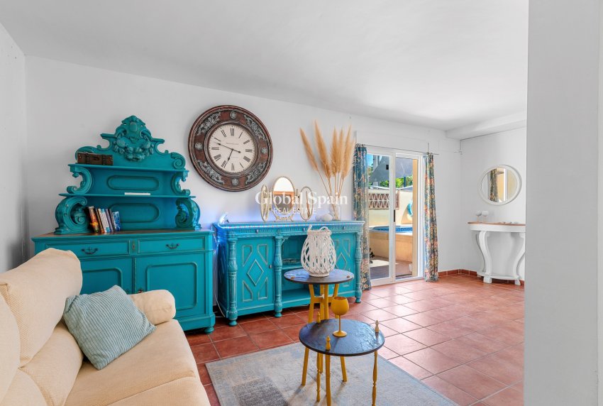Resale - VILLA -
ALFAZ DEL PI