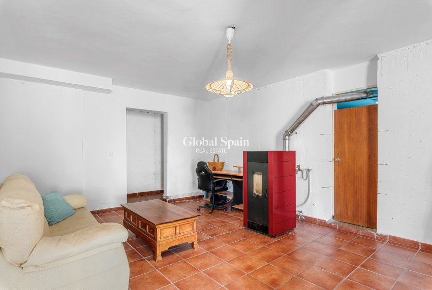 Resale - VILLA -
ALFAZ DEL PI