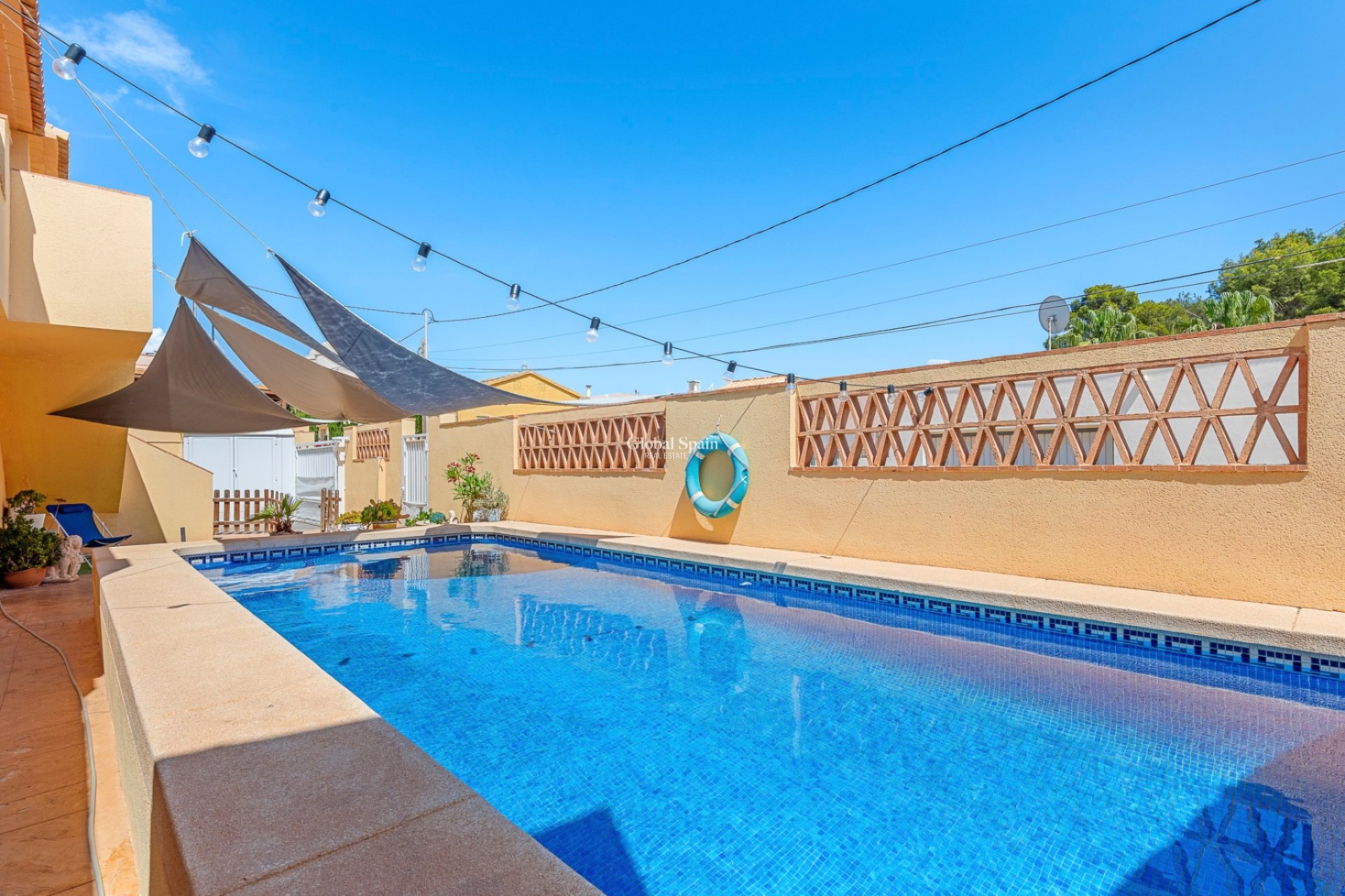 Resale - VILLA -
ALFAZ DEL PI