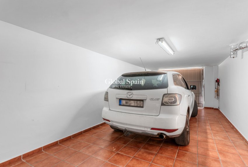 Resale - VILLA -
ALFAZ DEL PI
