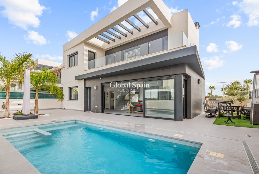 Resale - VILLA -
ALGORFA - Inland