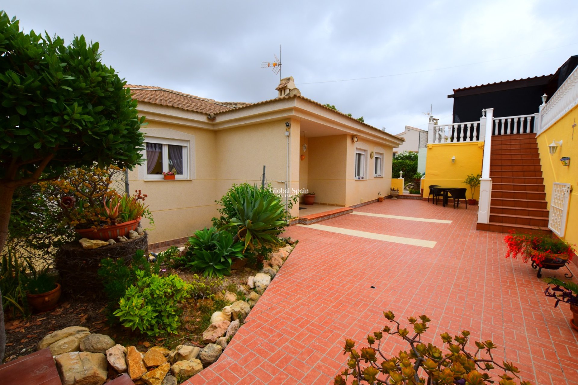 Resale - VILLA -
ALGORFA - Inland