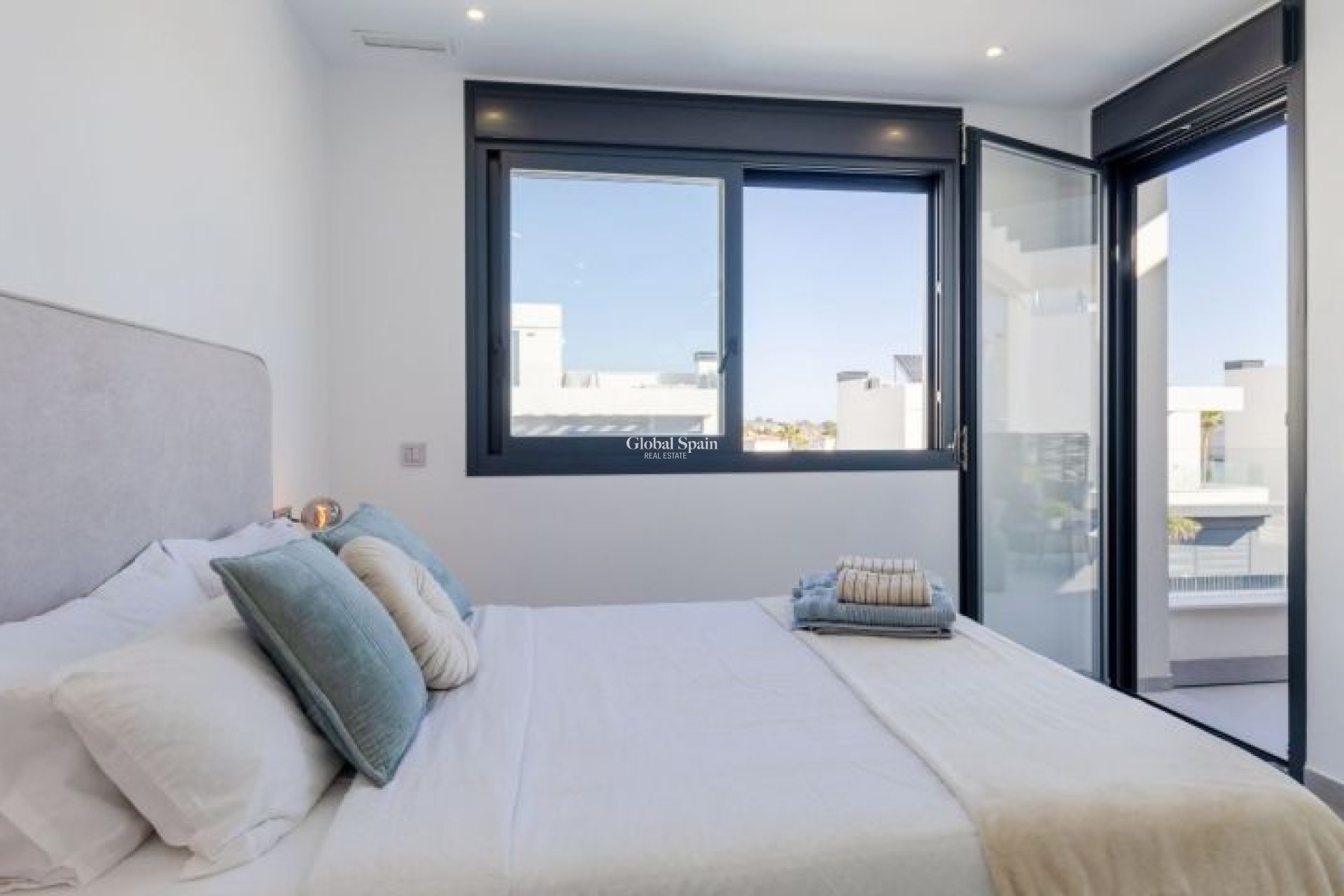 Resale - VILLA -
ALGORFA - Inland