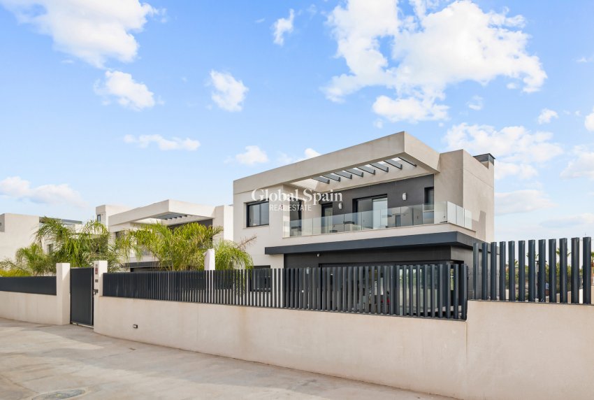 Resale - VILLA -
ALGORFA - Inland