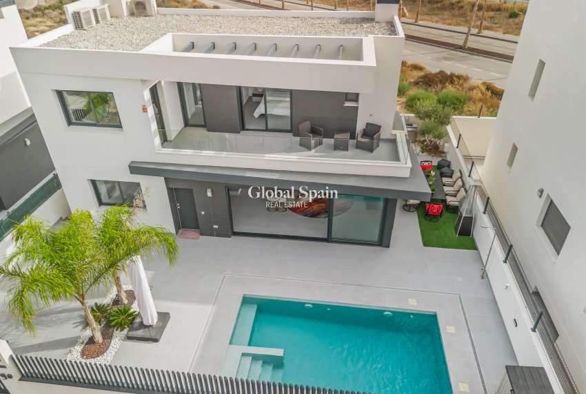 Resale - VILLA -
ALGORFA - Inland