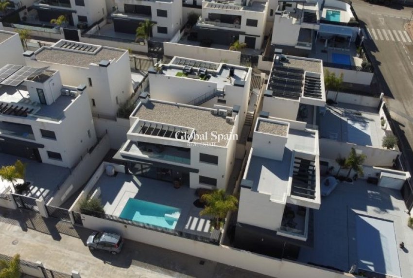 Resale - VILLA -
ALGORFA - Inland