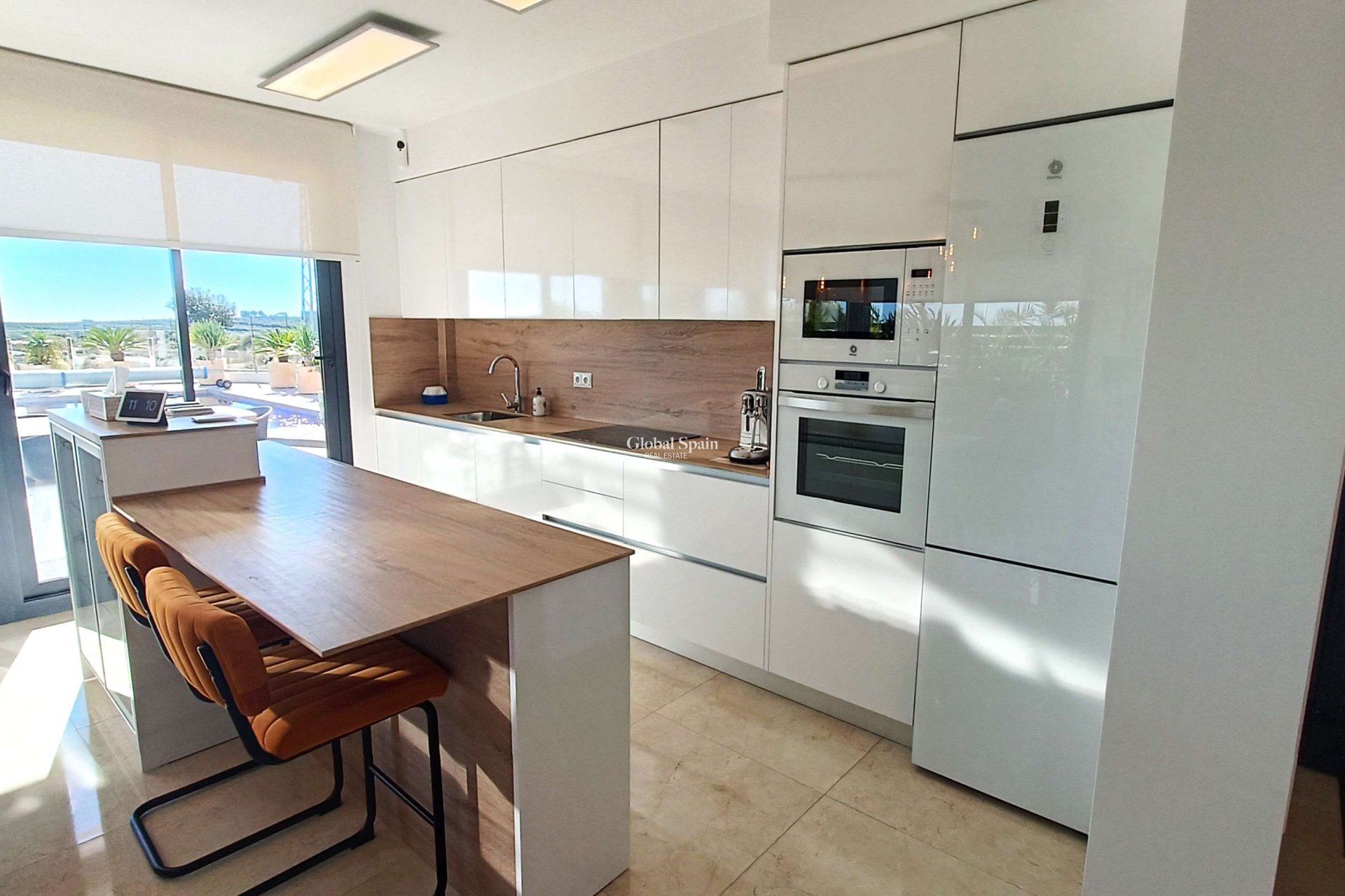 Resale - VILLA -
ALGORFA - Inland