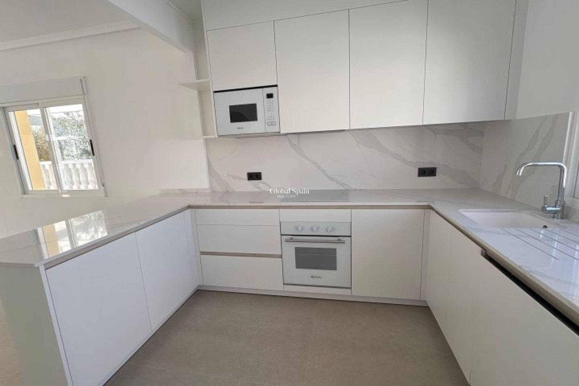 Resale - VILLA -
ALGORFA - Inland