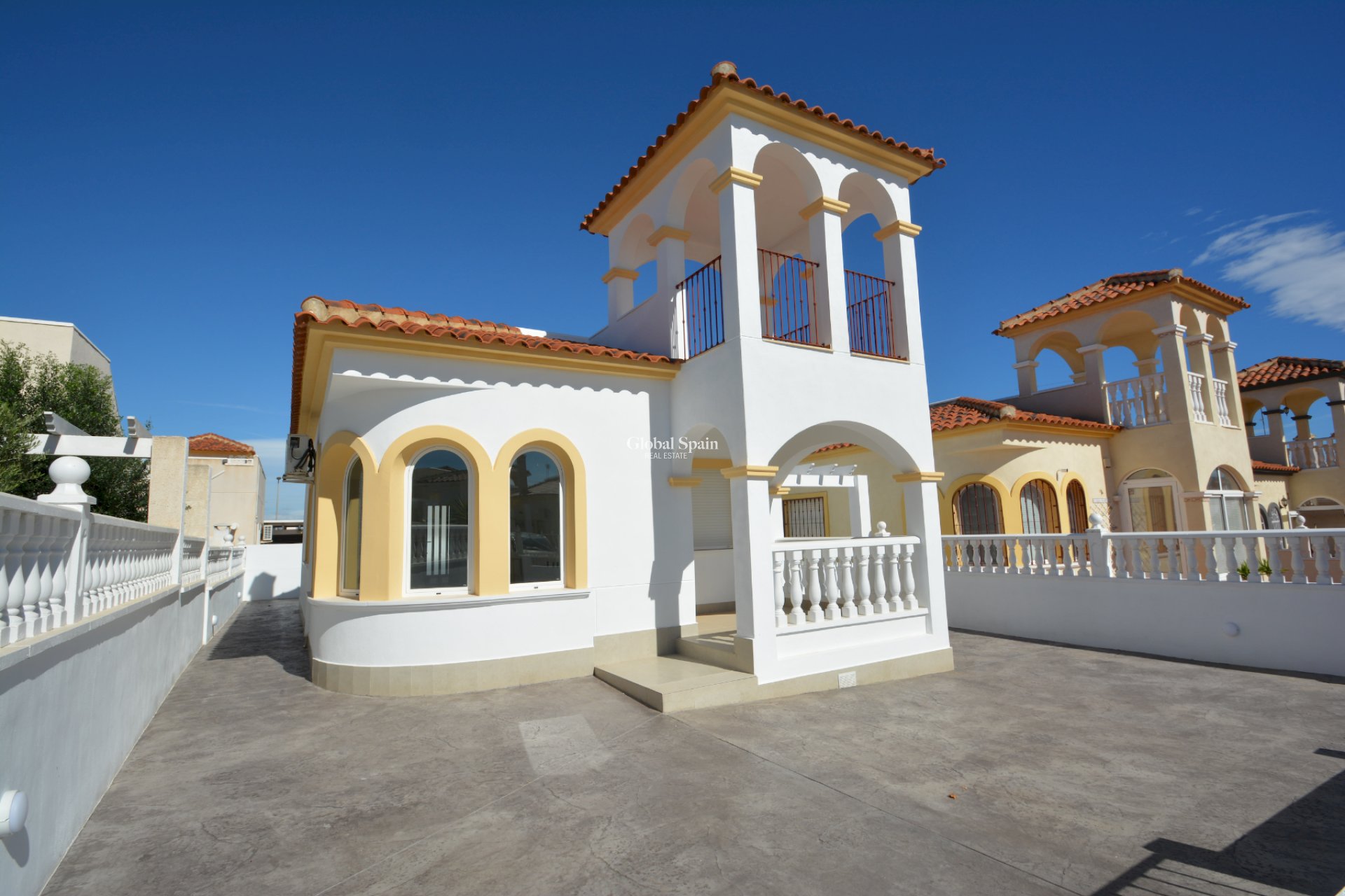 Resale - VILLA -
ALGORFA - Inland