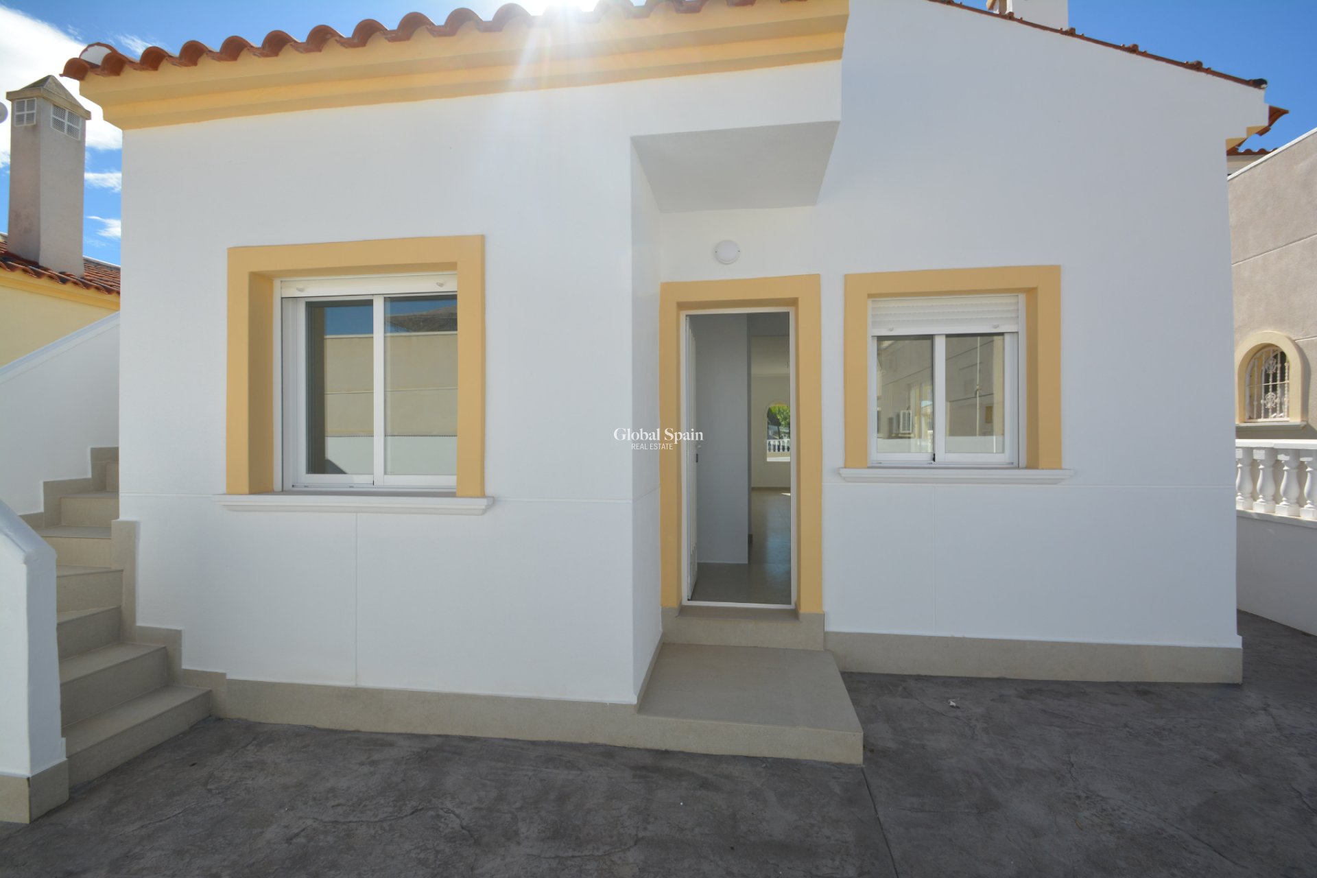 Resale - VILLA -
ALGORFA - Inland