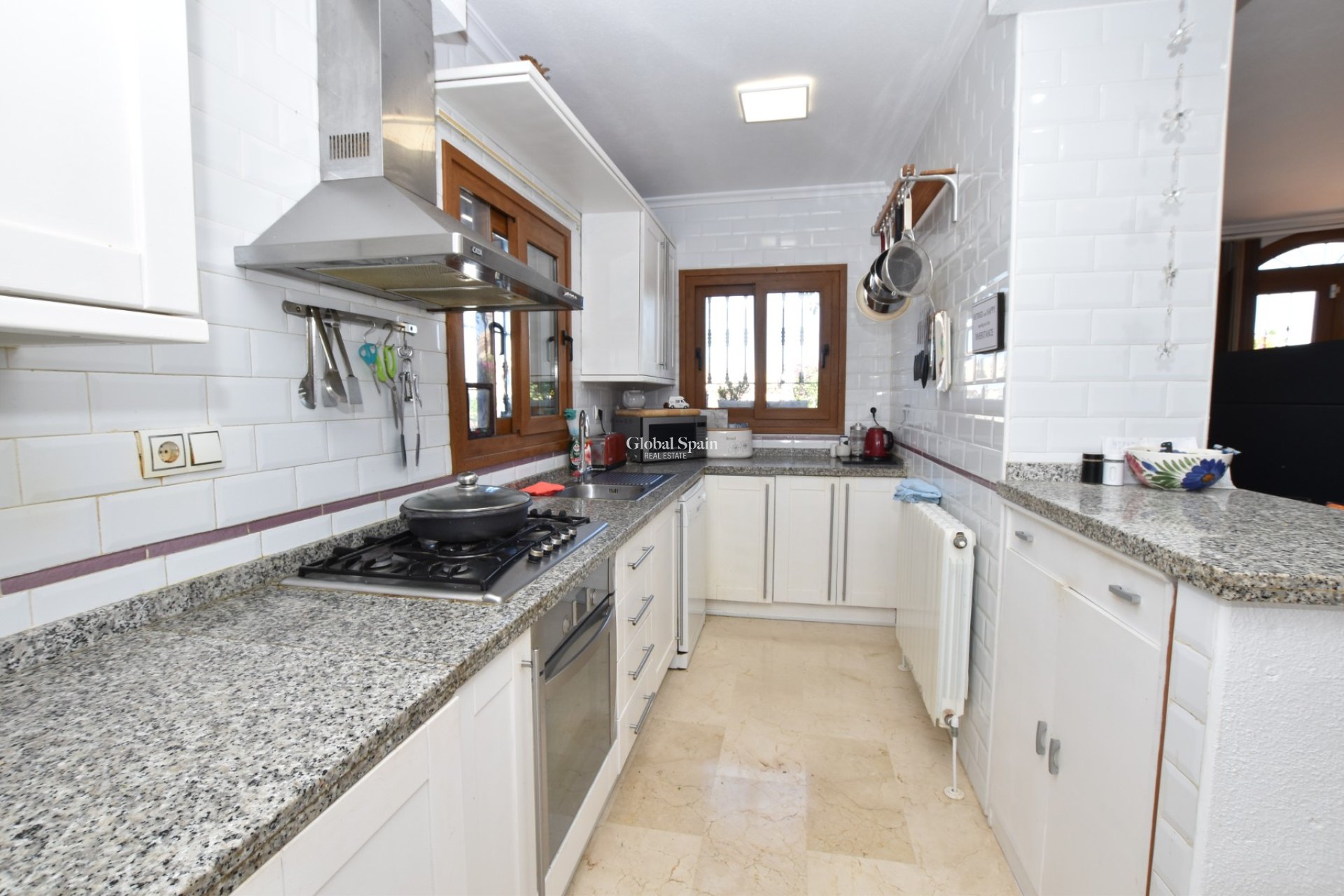 Resale - VILLA -
ALGORFA - Inland