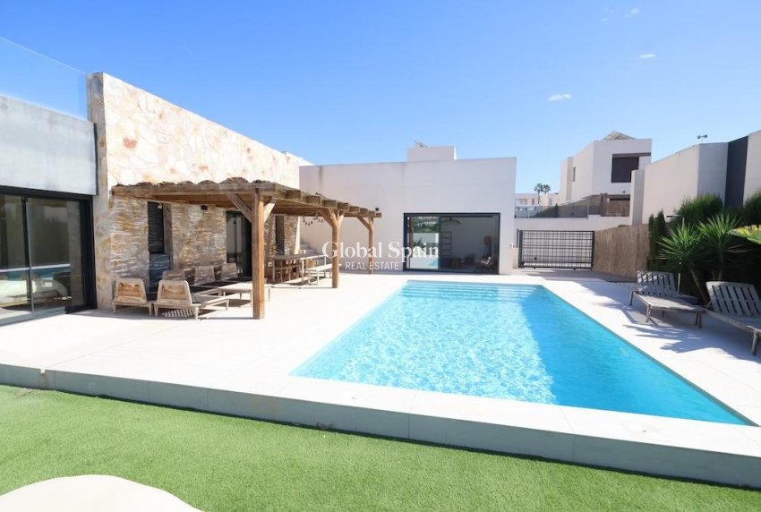 Resale - VILLA -
ALGORFA - Inland