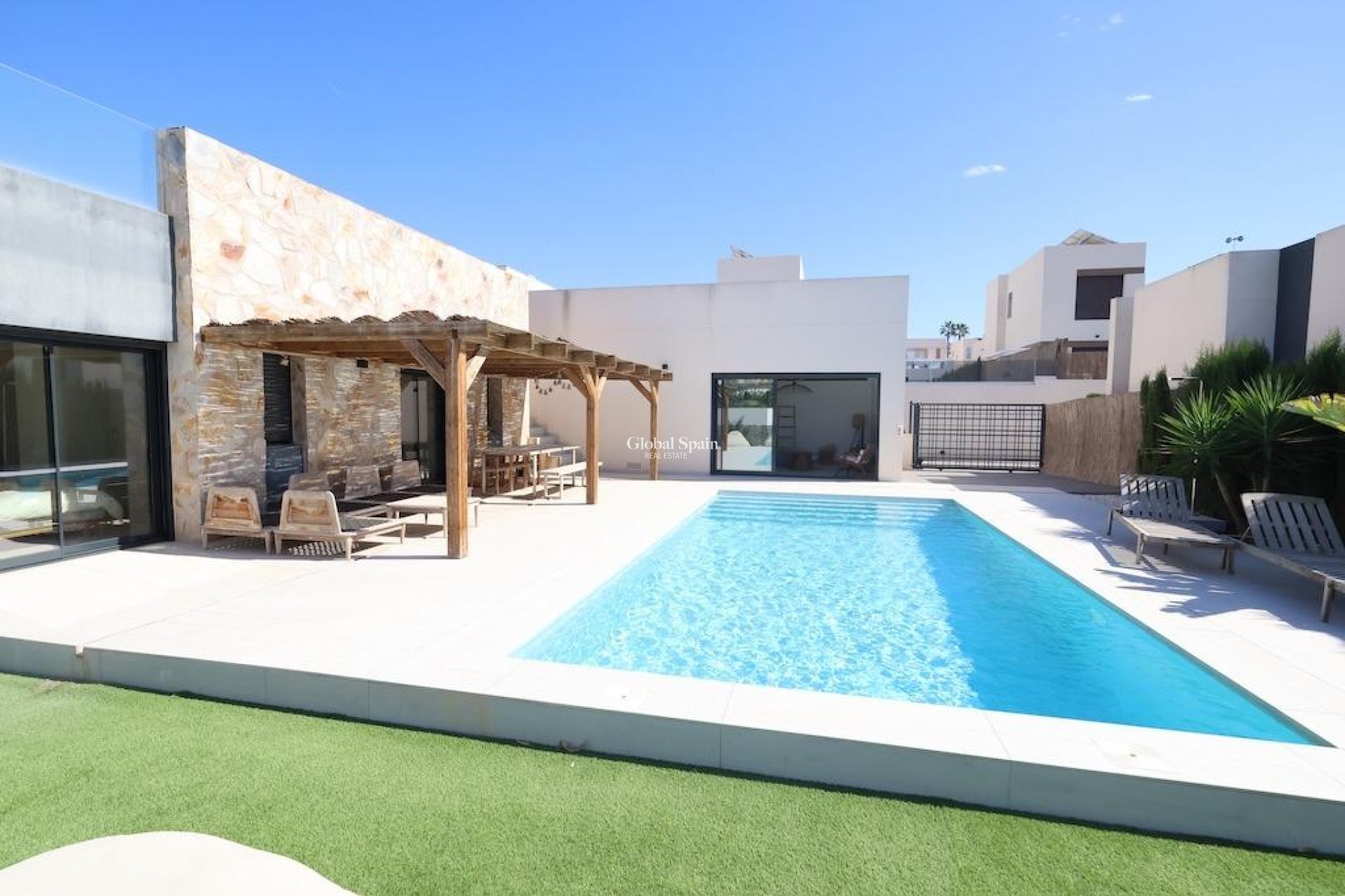 Resale - VILLA -
ALGORFA - Inland