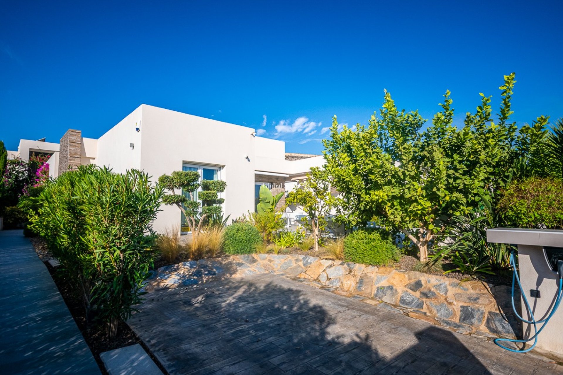 Resale - Villa -
ALGORFA - LA FINCA GOLF / ALGORFA