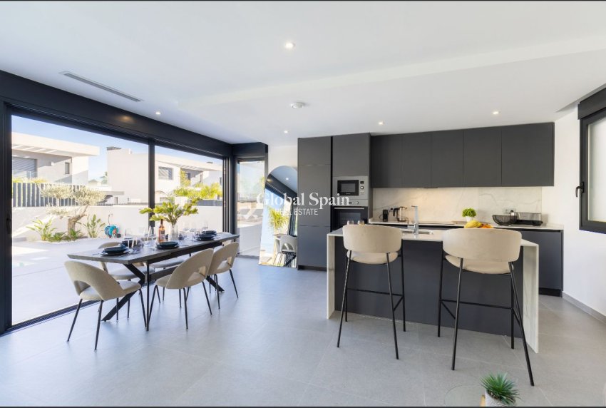 Resale - VILLA -
ALGORFA - LA FINCA GOLF / ALGORFA