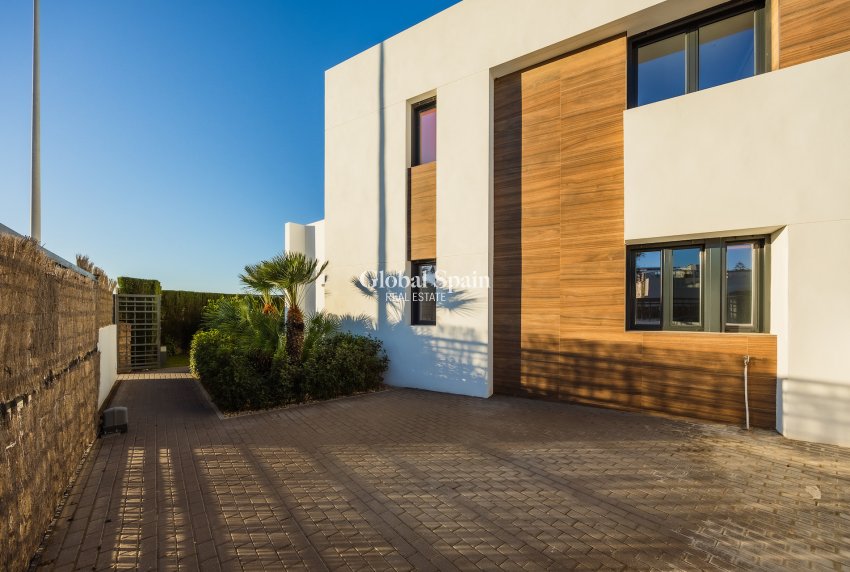 Resale - VILLA -
ALGORFA - LA FINCA GOLF / ALGORFA