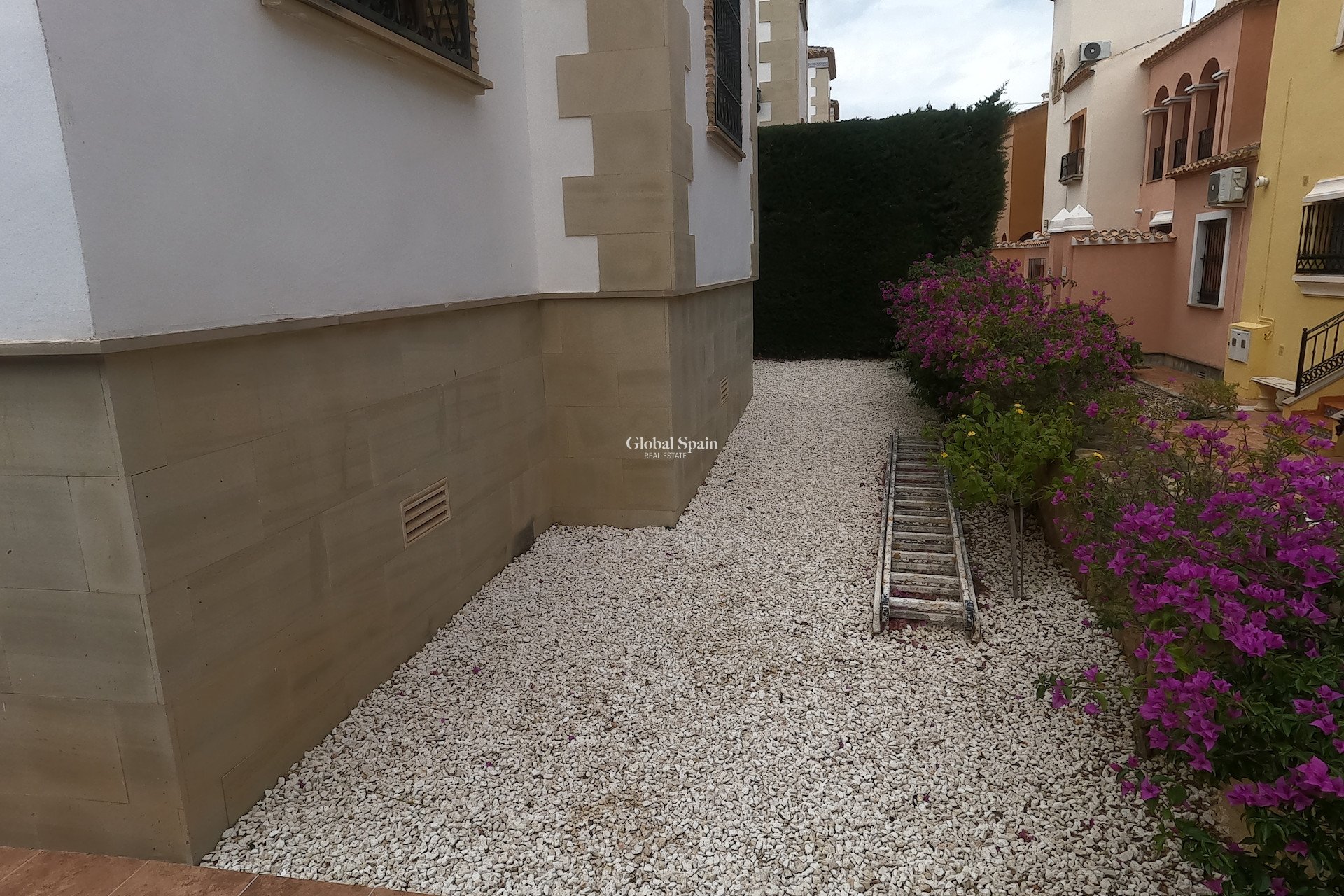 Resale - VILLA -
ALGORFA - LA FINCA GOLF / ALGORFA