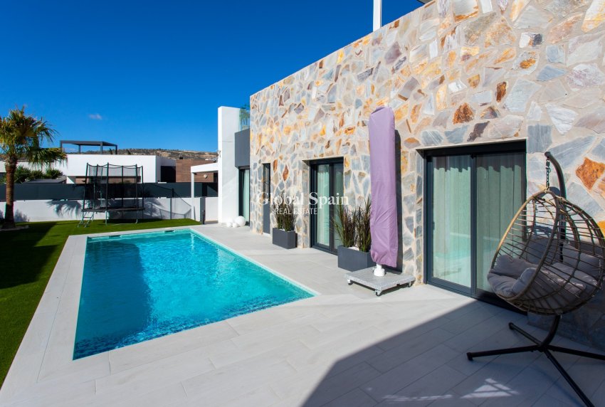 Resale - VILLA -
ALGORFA - LA FINCA GOLF / ALGORFA