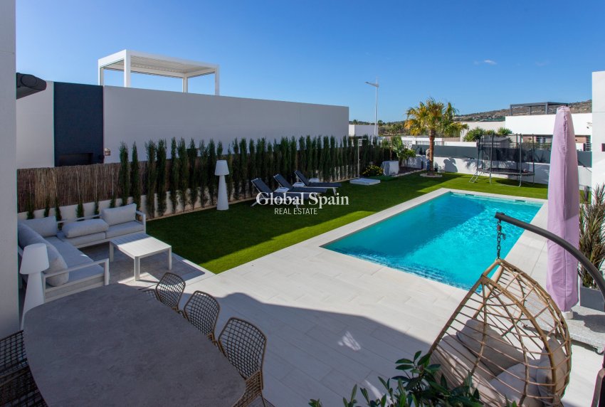 Resale - VILLA -
ALGORFA - LA FINCA GOLF / ALGORFA