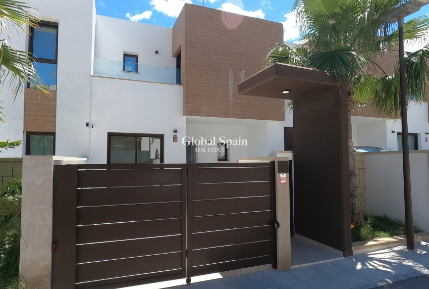 Resale - VILLA -
ALGORFA - LA FINCA GOLF / ALGORFA
