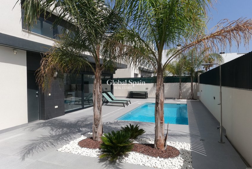 Resale - VILLA -
ALGORFA - LA FINCA GOLF / ALGORFA