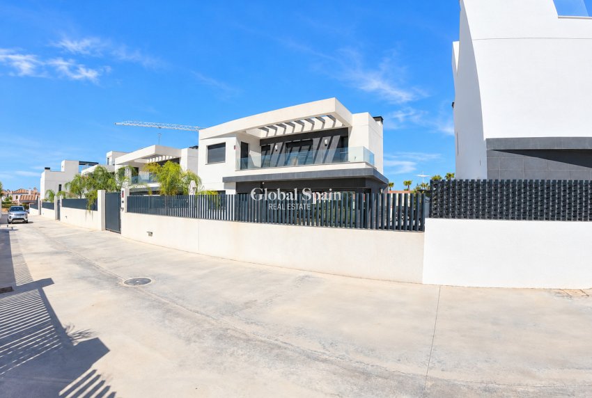 Resale - VILLA -
ALGORFA - LA FINCA GOLF / ALGORFA