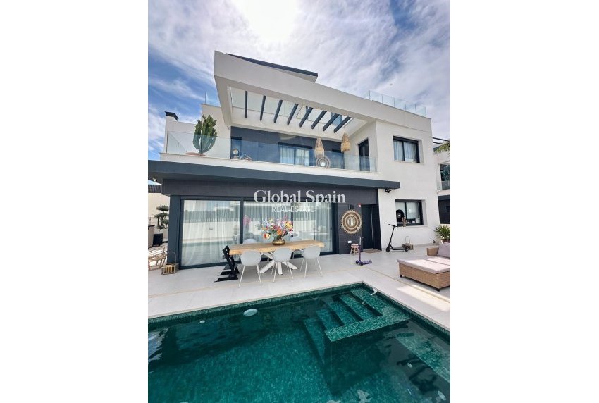 Resale - Villa -
ALGORFA - LA FINCA GOLF / ALGORFA