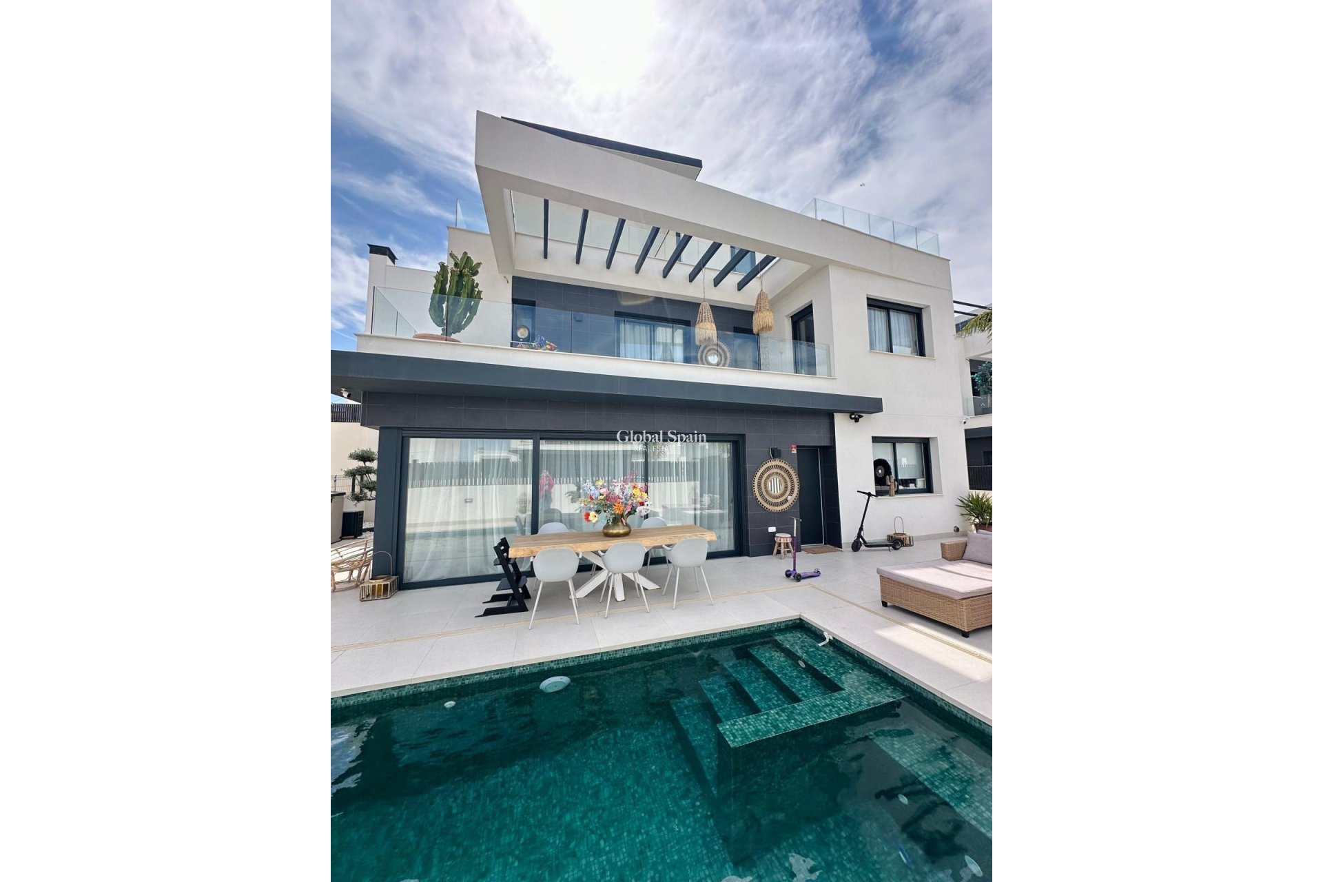 Resale - Villa -
ALGORFA - LA FINCA GOLF / ALGORFA