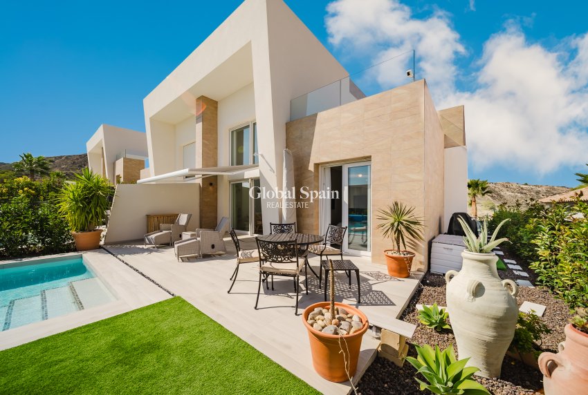 Resale - Villa -
Algorfa - La Finca Golf