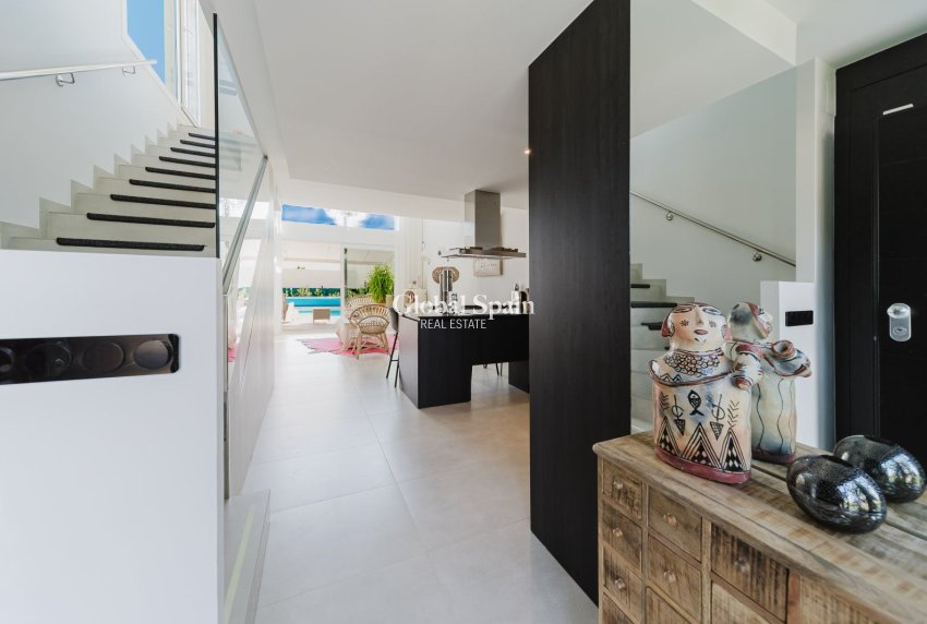 Resale - VILLA -
ALGORFA - La Finca Golf