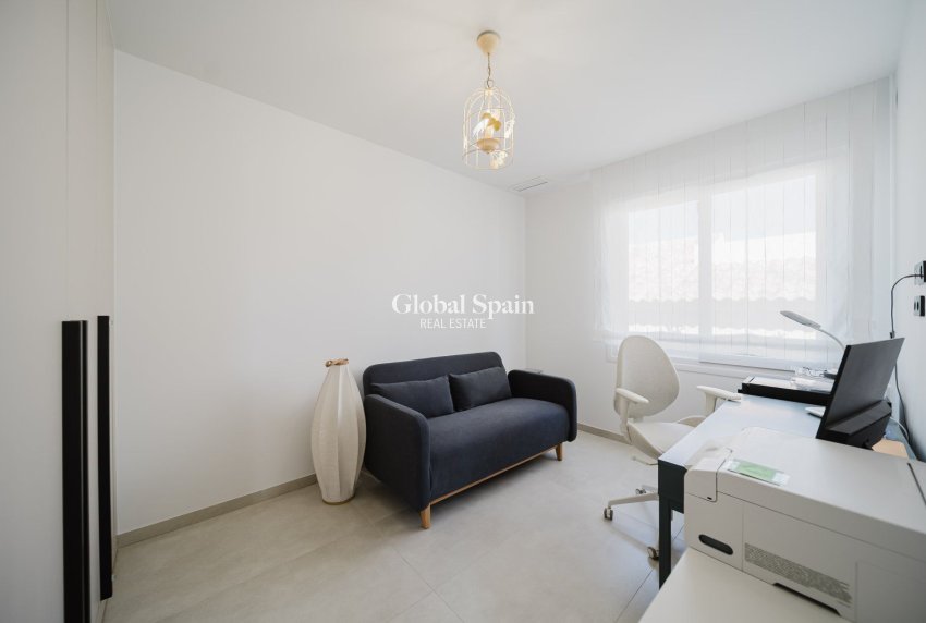 Resale - VILLA -
ALGORFA - La Finca Golf