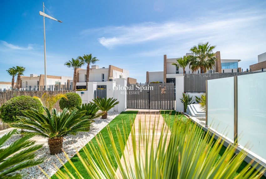 Resale - VILLA -
ALGORFA - La Finca Golf
