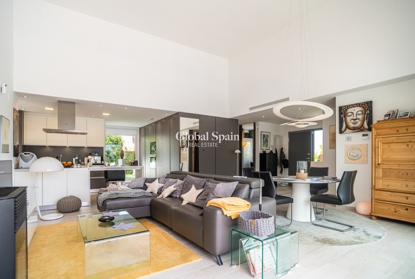 Resale - VILLA -
ALGORFA - La Finca Golf