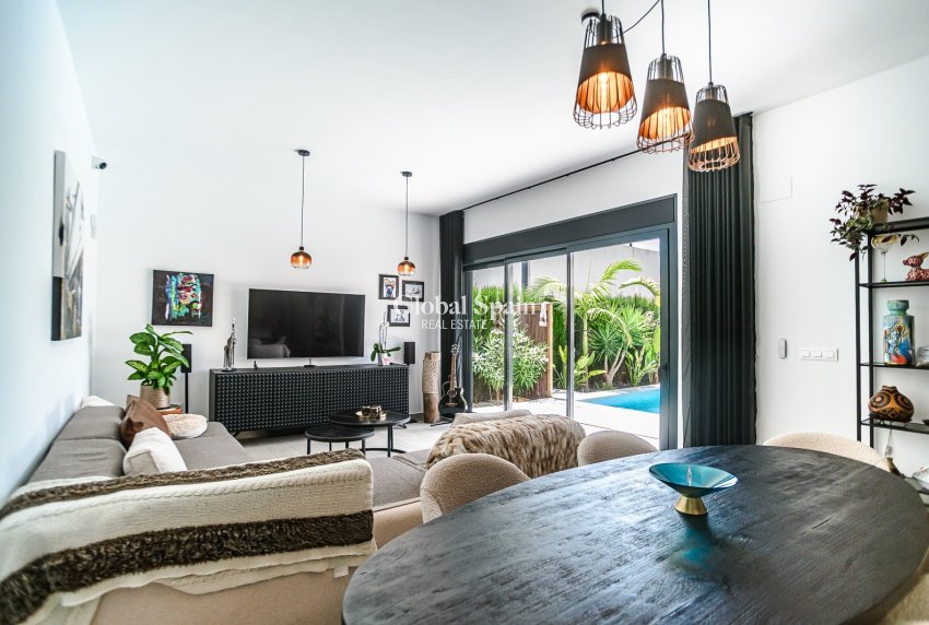 Resale - VILLA -
ALGORFA - La Finca Golf