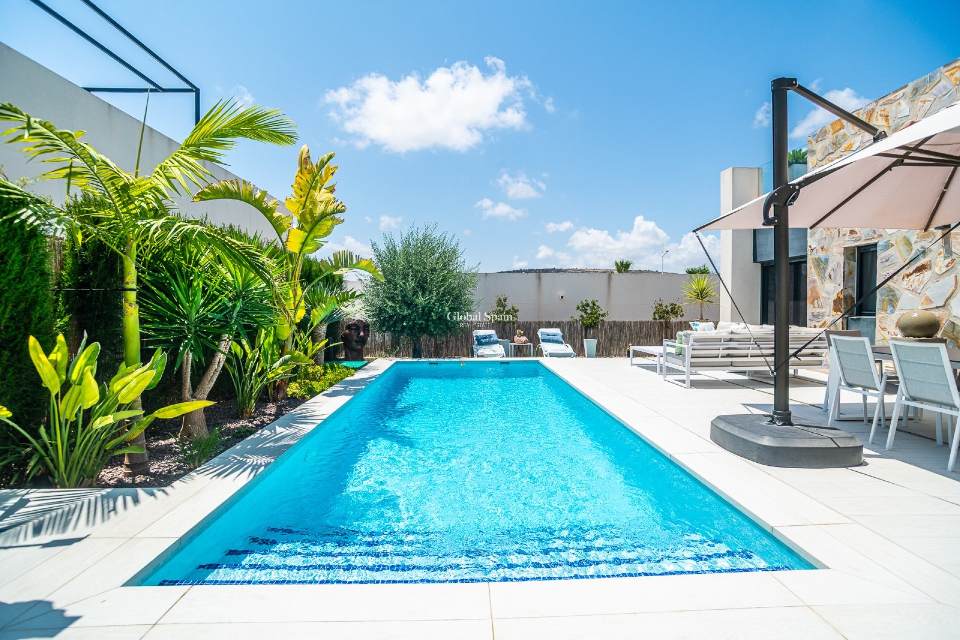 Resale - VILLA -
ALGORFA - La Finca Golf