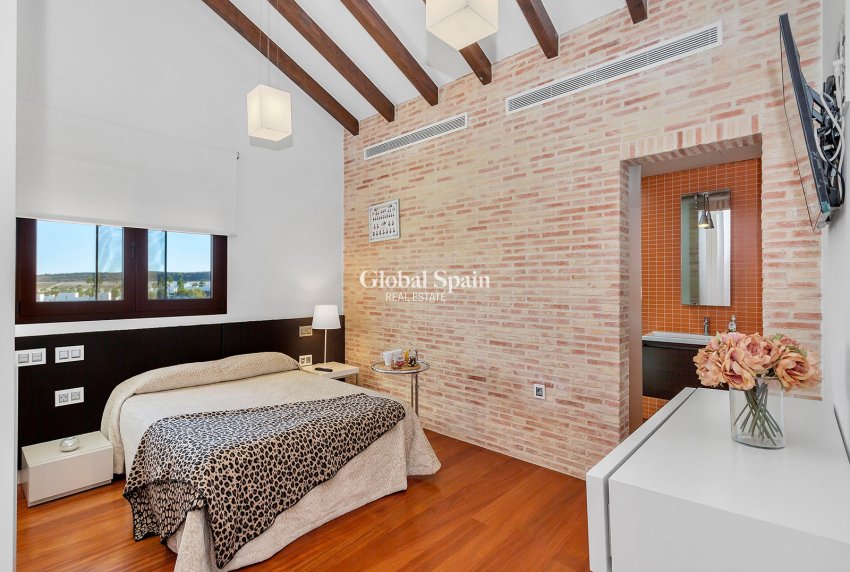 Resale - Villa -
Algorfa - La Finca Golf