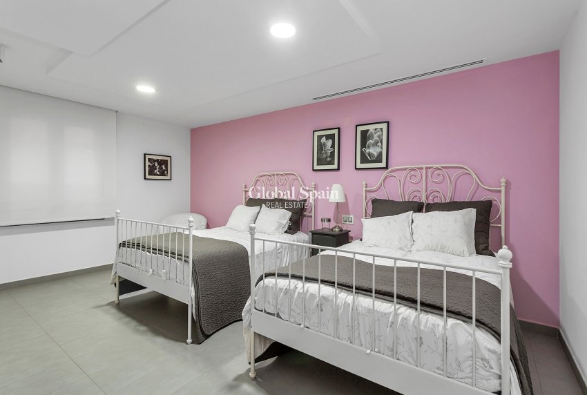 Resale - Villa -
Algorfa - La Finca Golf