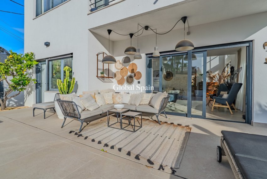 Resale - VILLA -
ALICANTE - Cabo de las Huertas