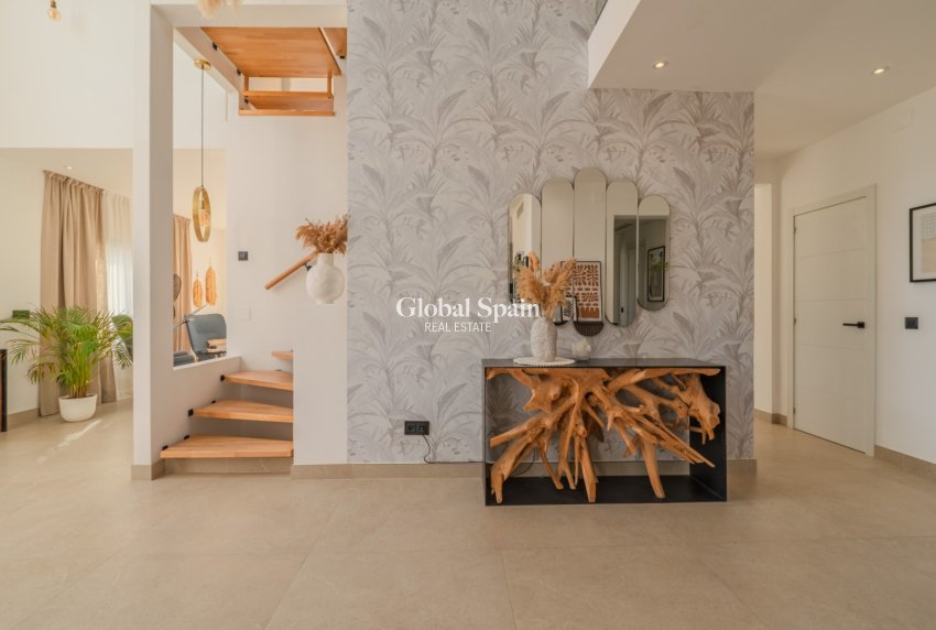 Resale - VILLA -
ALICANTE - Cabo de las Huertas