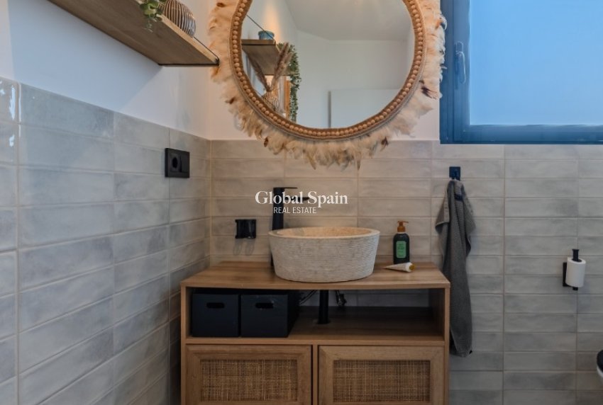 Resale - VILLA -
ALICANTE - Cabo de las Huertas